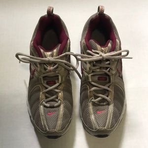 10 Nike women’s sneakers worn a handful of times